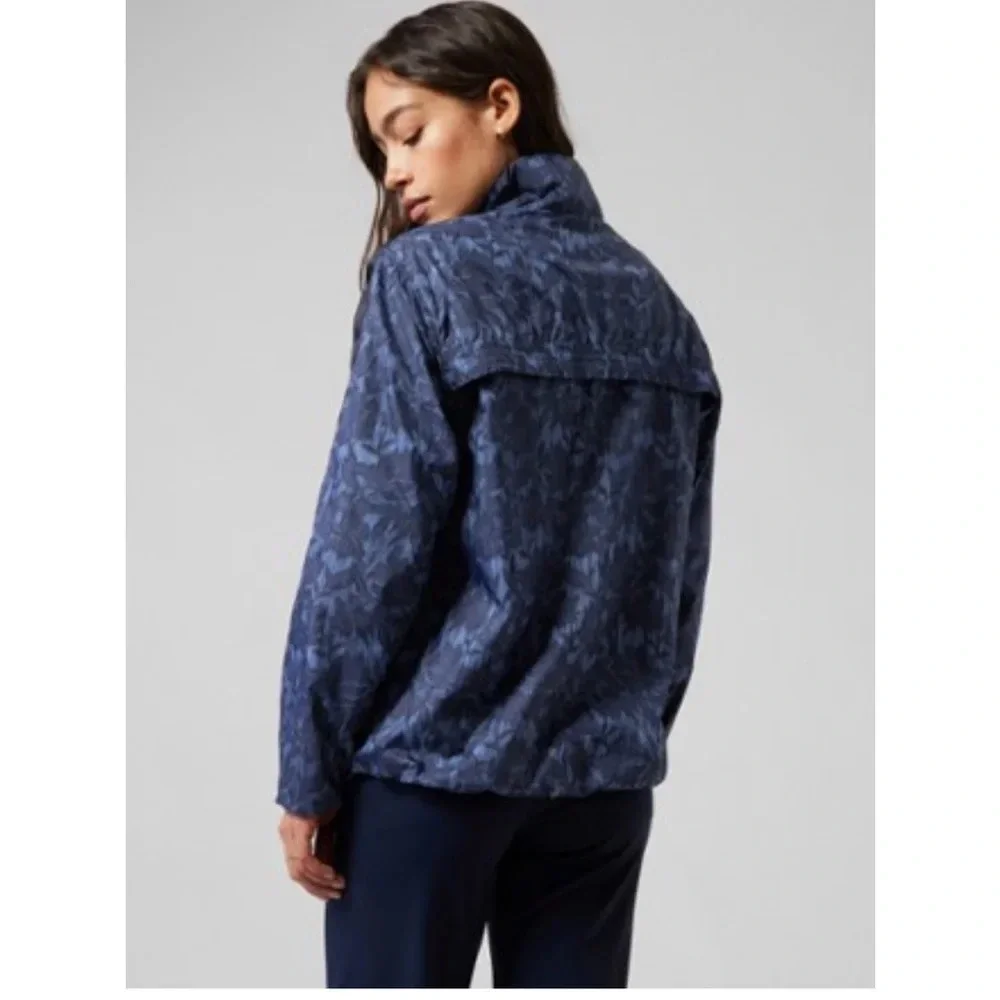 Athleta Women's Size Large Sightseer Lace Pattern Jacket NWT Blue 2-Way Stretch
